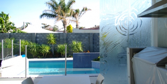 Slumped glass textured BBQ Partition