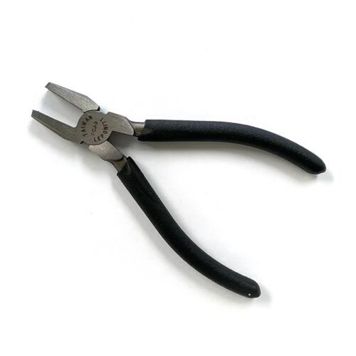 breaking pliers black handles and inscribed text saying Taiwan Lepoint