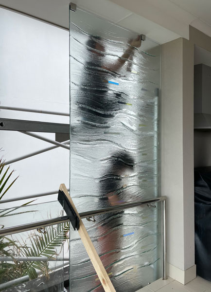 perth art glass installing a large glass screen