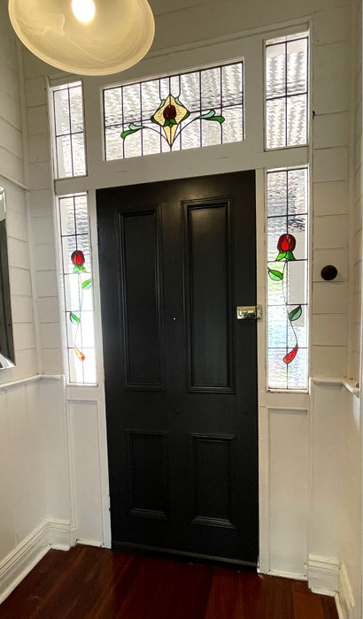 entry way featuring five window door surrounds with simple rose designs and clear texture